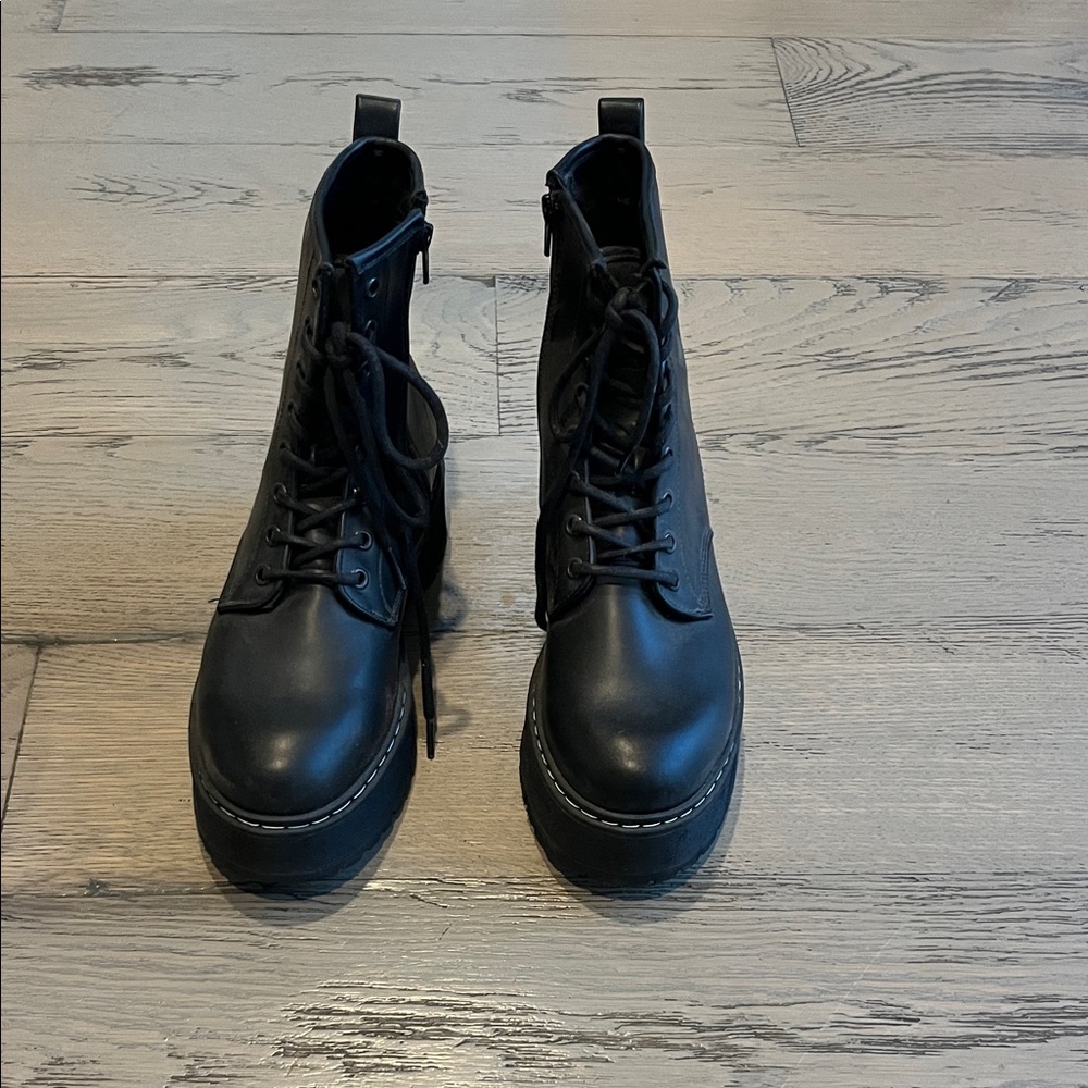 Steve Madden Black Rugged Sole Boots